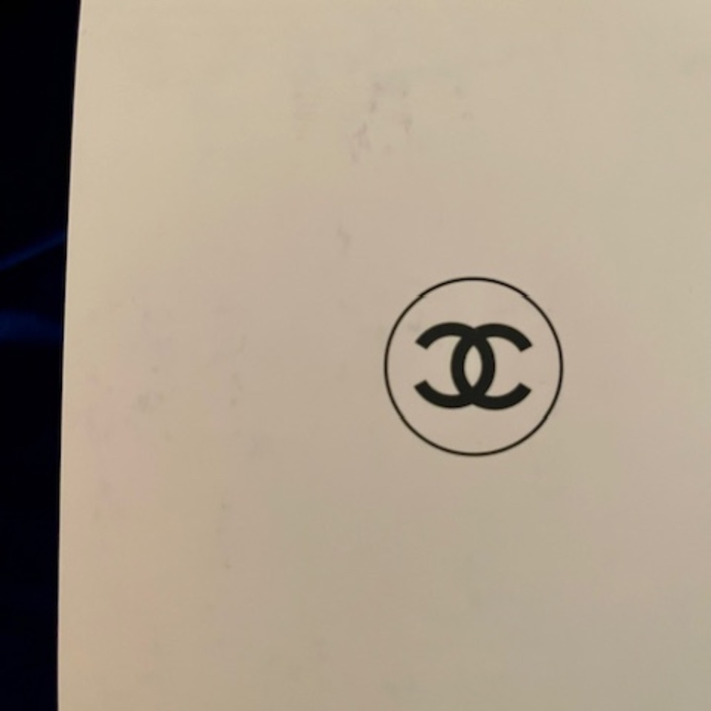 BRAND NEW CHANEL SNOW GLOBE - DECEMBER 2025 - COLLECTORS ITEM - Picture 11 of 12
